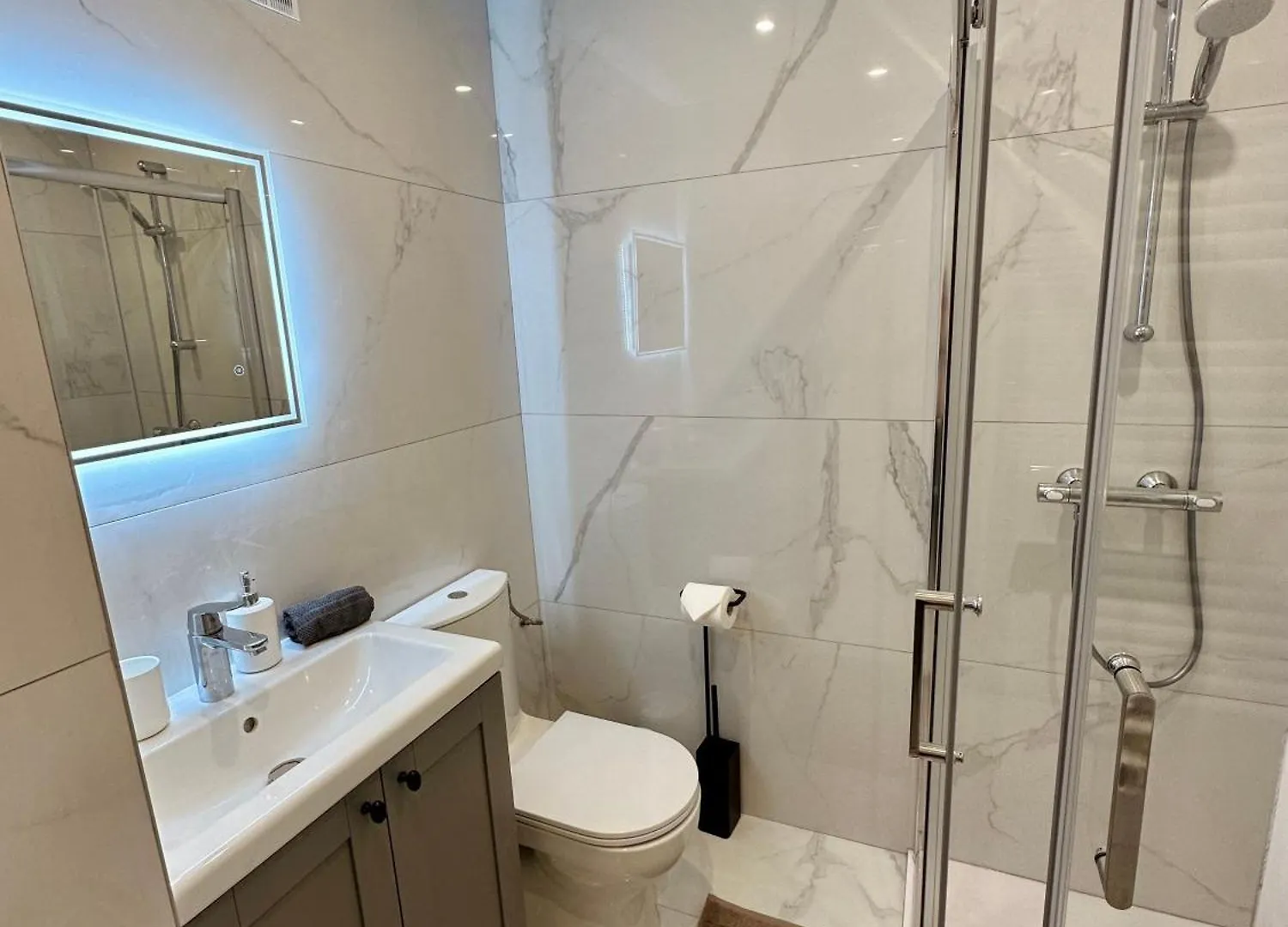Appartement Proche De Cannes Avec Parking Prive لو كانيت